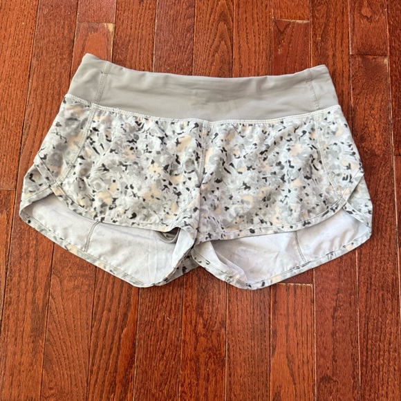 lululemon Speed Up Women's Shorts Size 4 - gray speckle - Picture 1 of 5